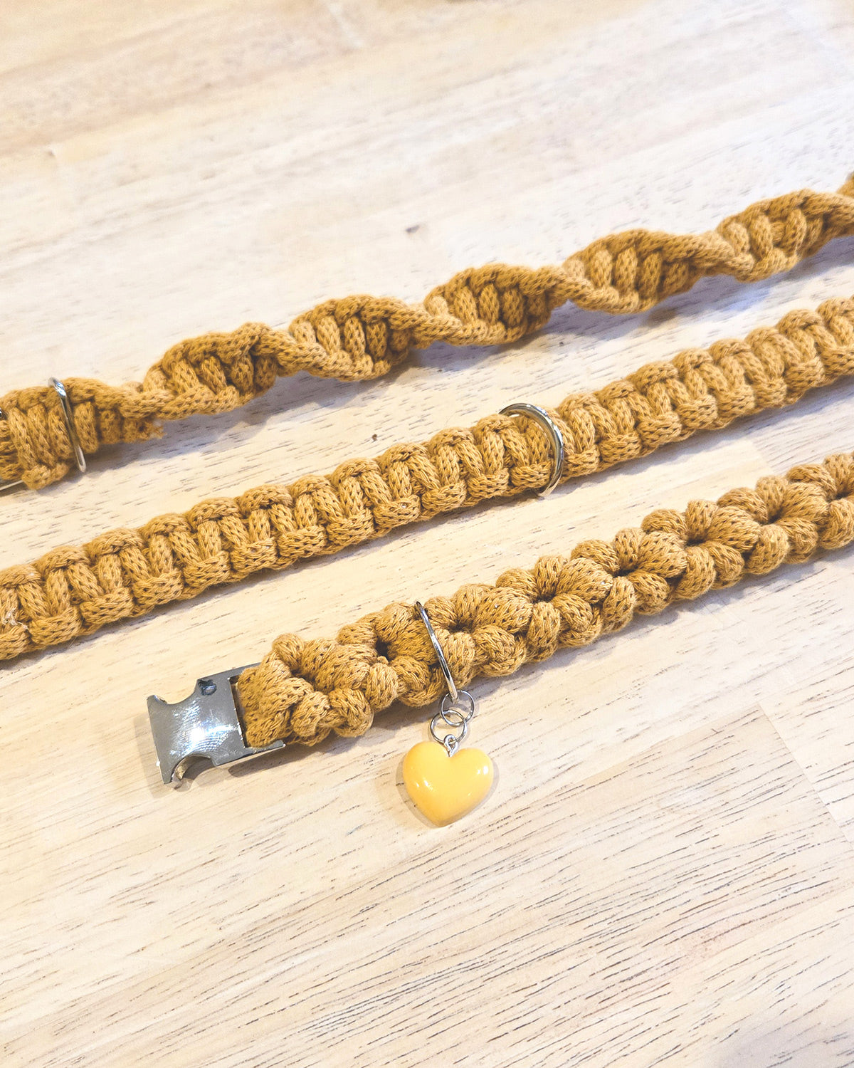 Coffret créatif – Fabrication d’un collier pour chien personnalisé en macramé