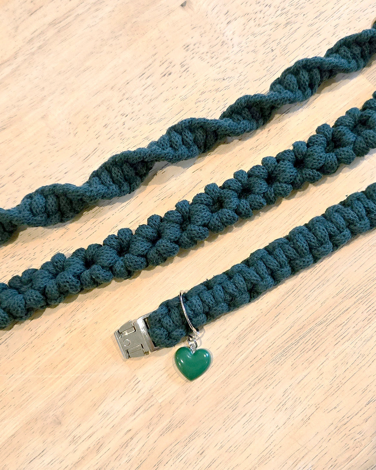 Coffret créatif – Fabrication d’un collier pour chien personnalisé en macramé