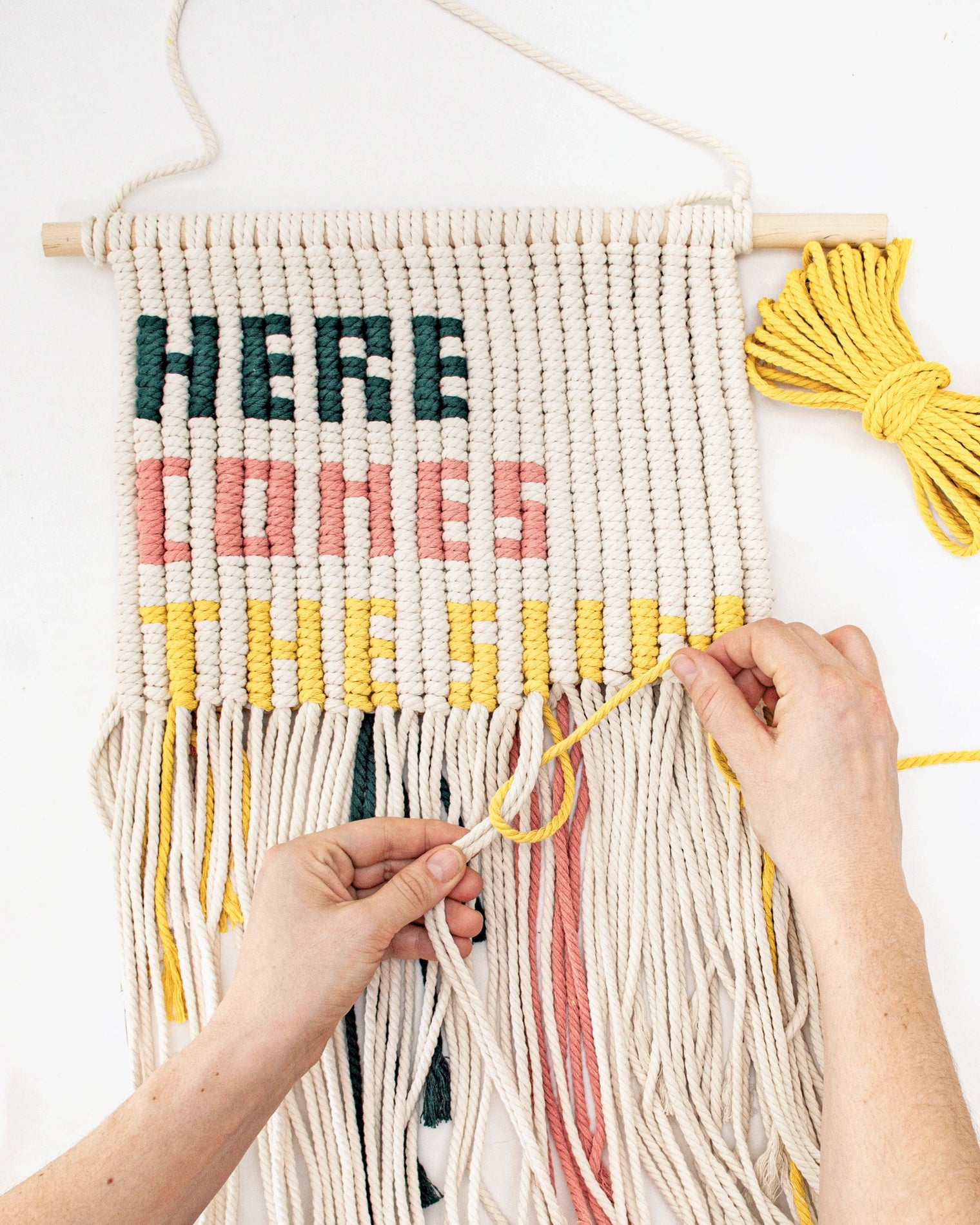 Kit fabrication d'une suspension murale, Kit de macramé, macramé pour débutant, kit créatif macramé, kit tissage, coffret créatif, kit créatif, ensemble créatif, corde cotton, corde de macramé, macramé quote