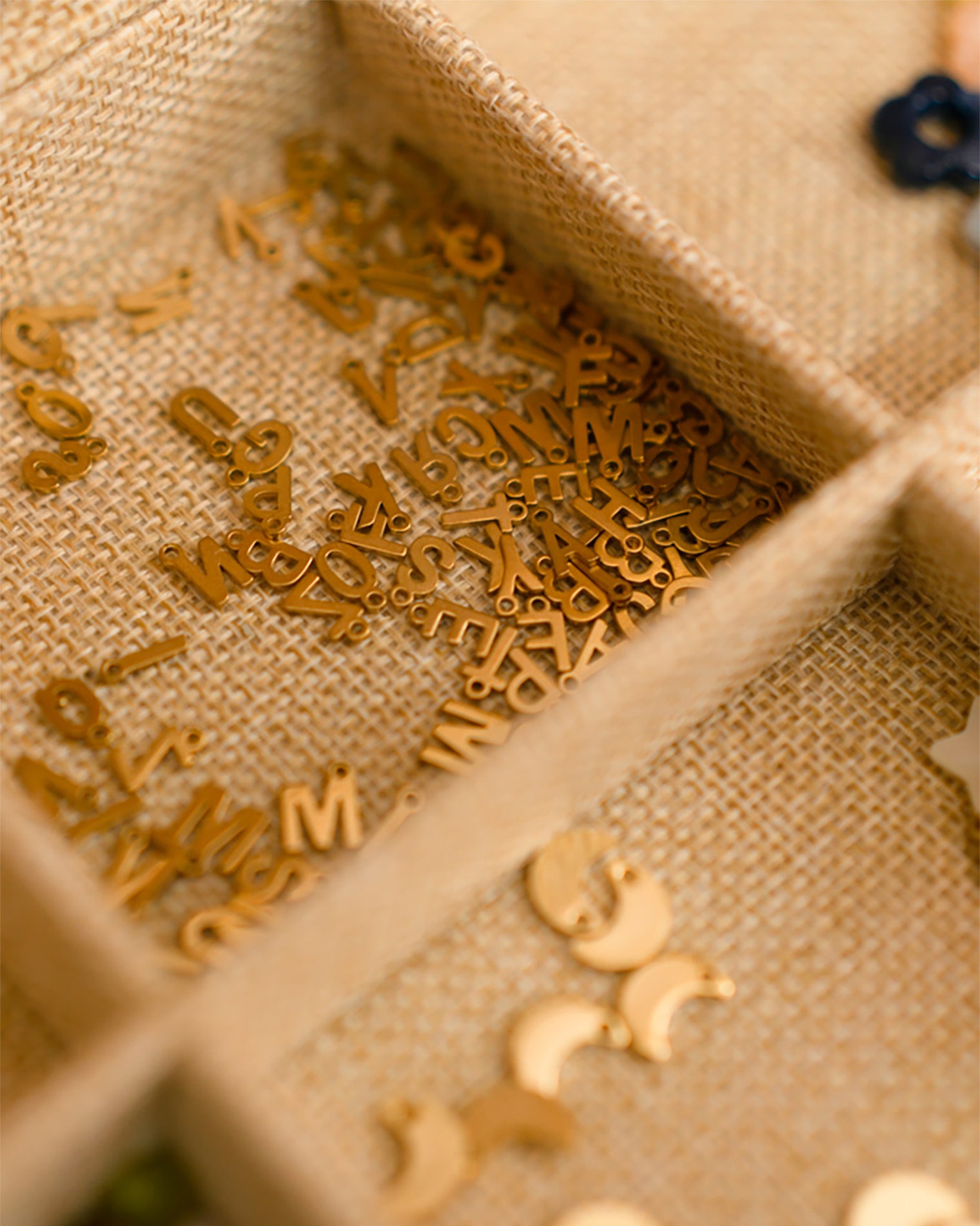 Workshop: make your own charm jewelry - jewelry bar - 2 hours by reservation