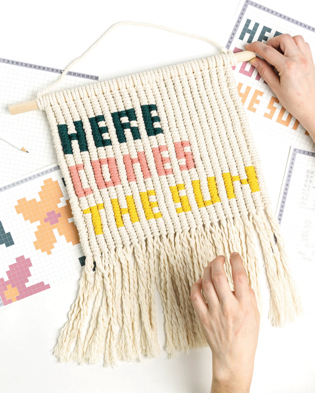 Kit fabrication d'une suspension murale, Kit de macramé, macramé pour débutant, kit créatif macramé, kit tissage, coffret créatif, kit créatif, ensemble créatif, corde cotton, corde de macramé, macramé quote