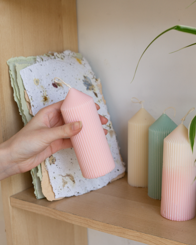 Kit de fabrication de 2 bougies colorées de type pilier.