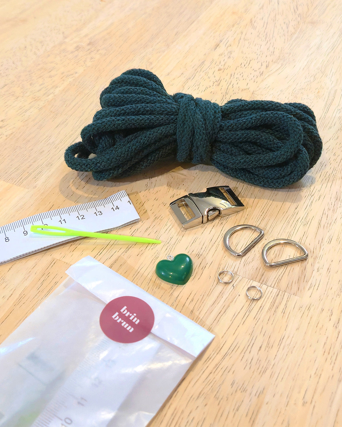 Coffret créatif – Fabrication d’un collier pour chien personnalisé en macramé