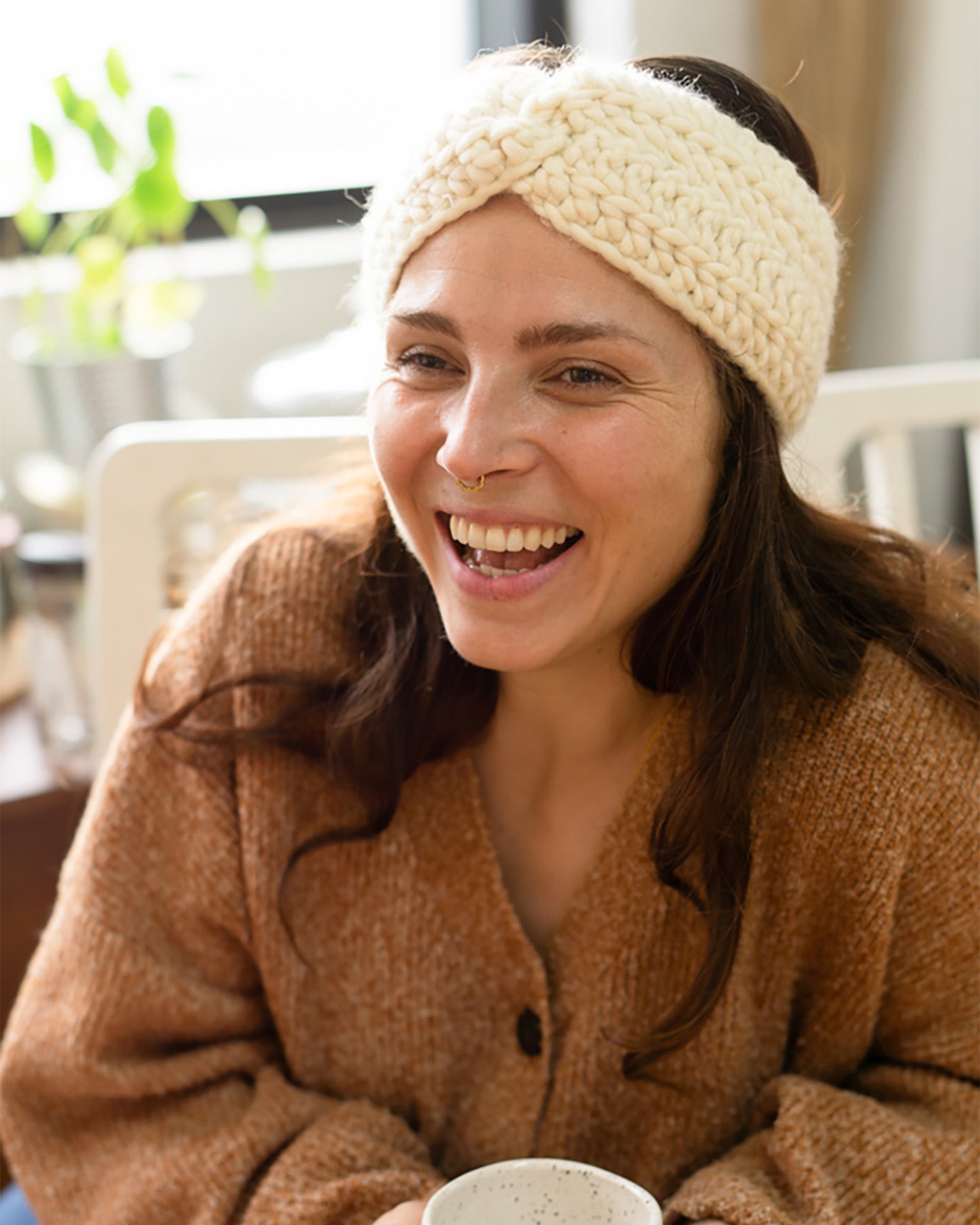 Introductory crochet workshop and making a personalized wool headband 5 hours.