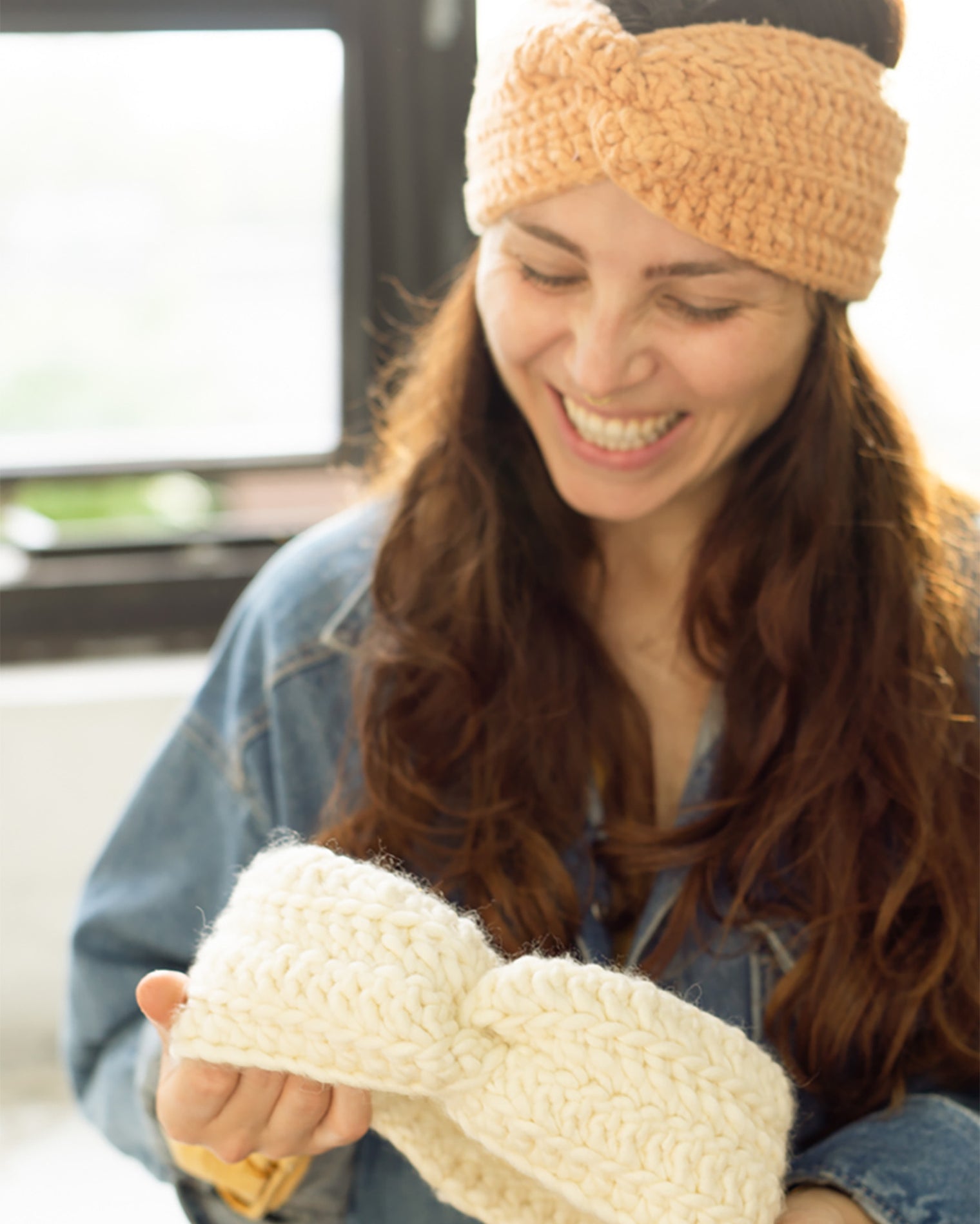 Introductory crochet workshop and making a personalized wool headband 5 hours.